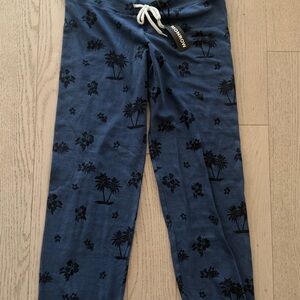 NWOT Monrow Navy Palm-Print Joggers